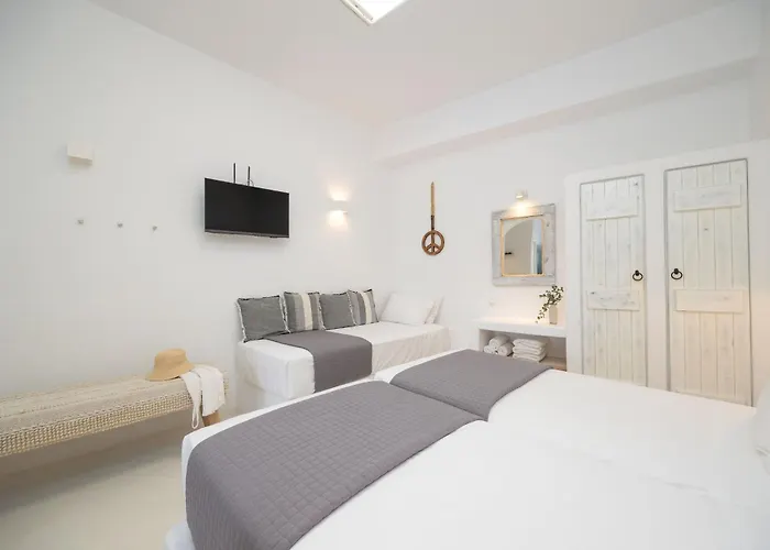 Flisvos * Naxos City